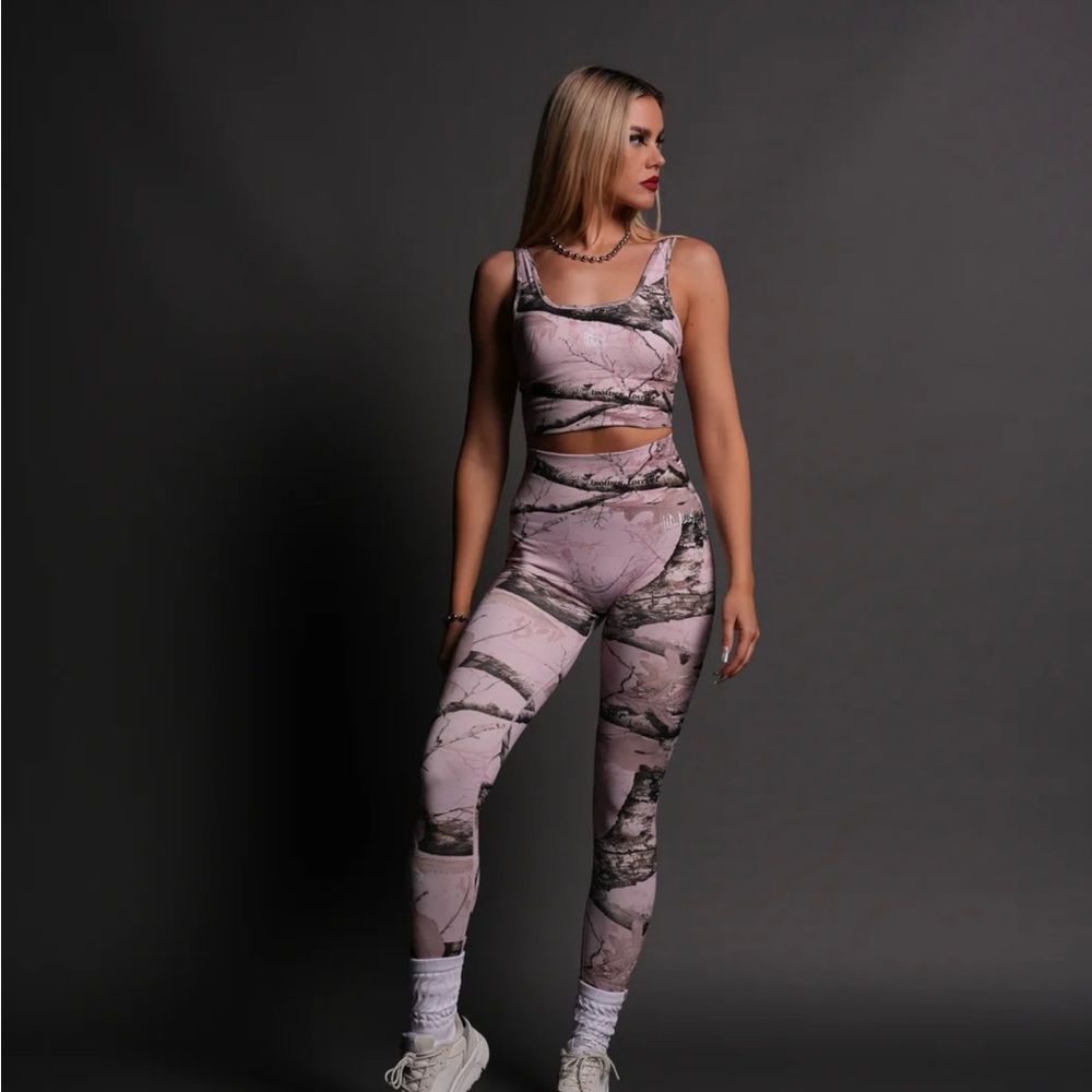 OUR PASSION EVERSON SEAMLESS SCRUNCH LEGGINGS in BEOWN/LIGHT MAUVE WOODLAND CAMO - Picture 8 of 15